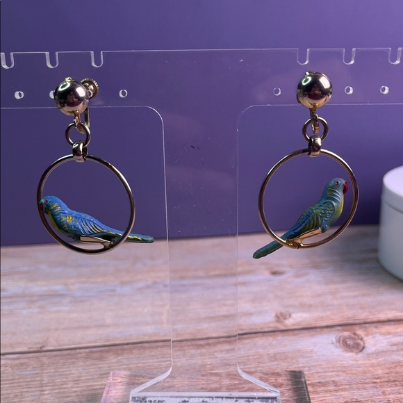 Jewelry - Vintage Handmade Green& Blue Bird Goldtone Dangle Screwback earrings